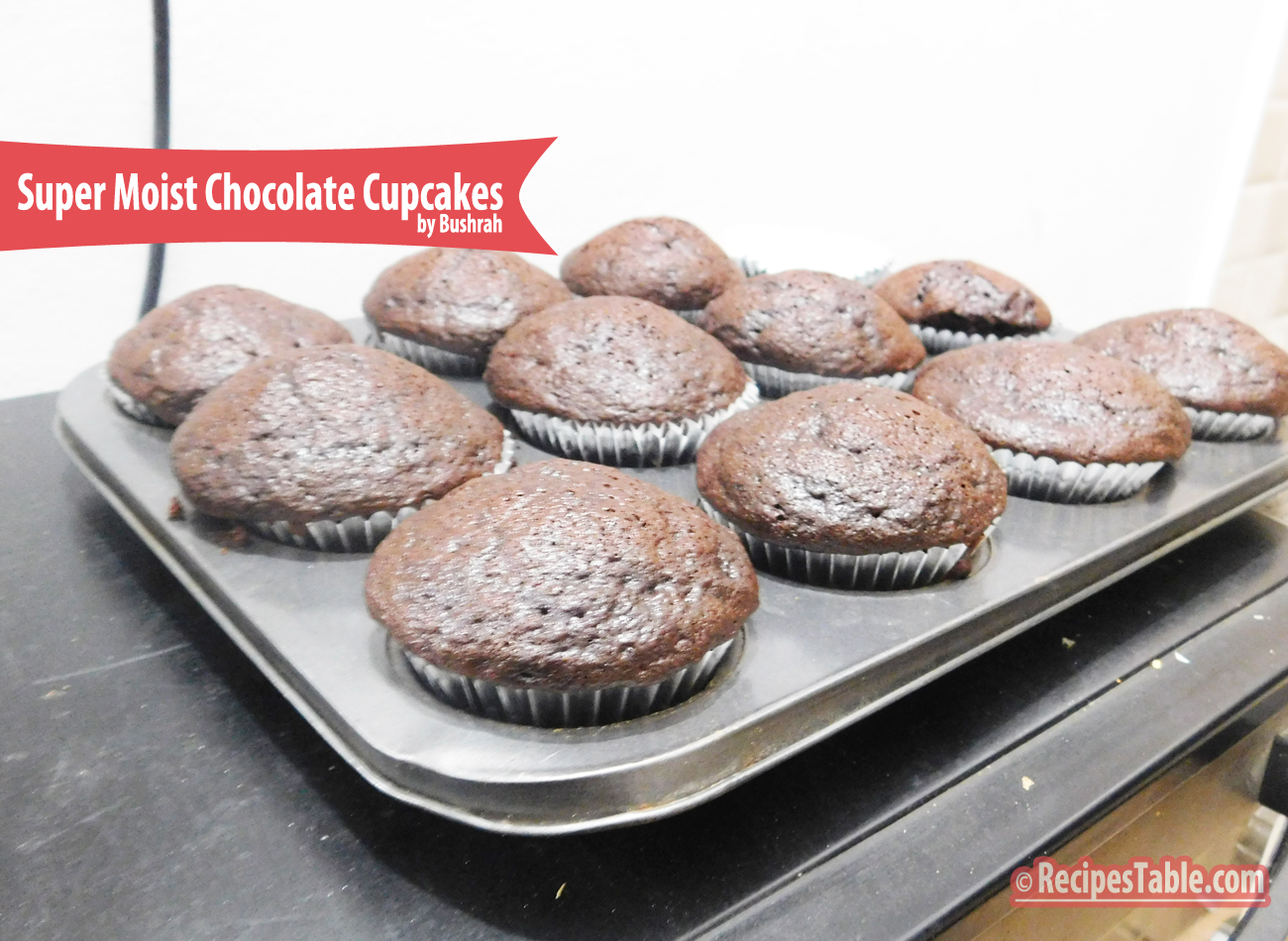 Super easy, Super Moist Chocolate Cupcakes 
