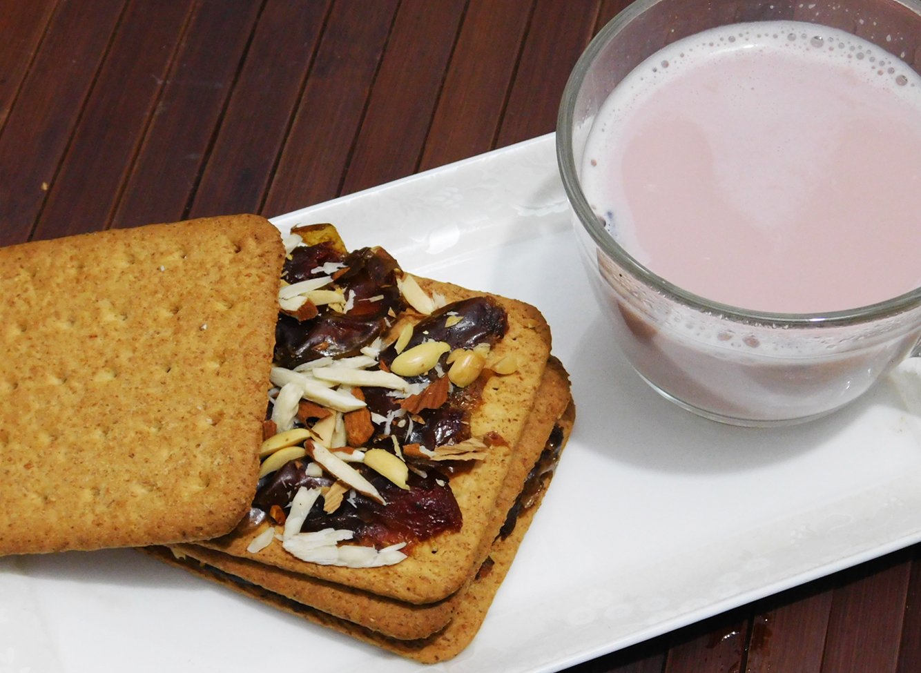 Date-Filled Sandwich Biscuits Recipe