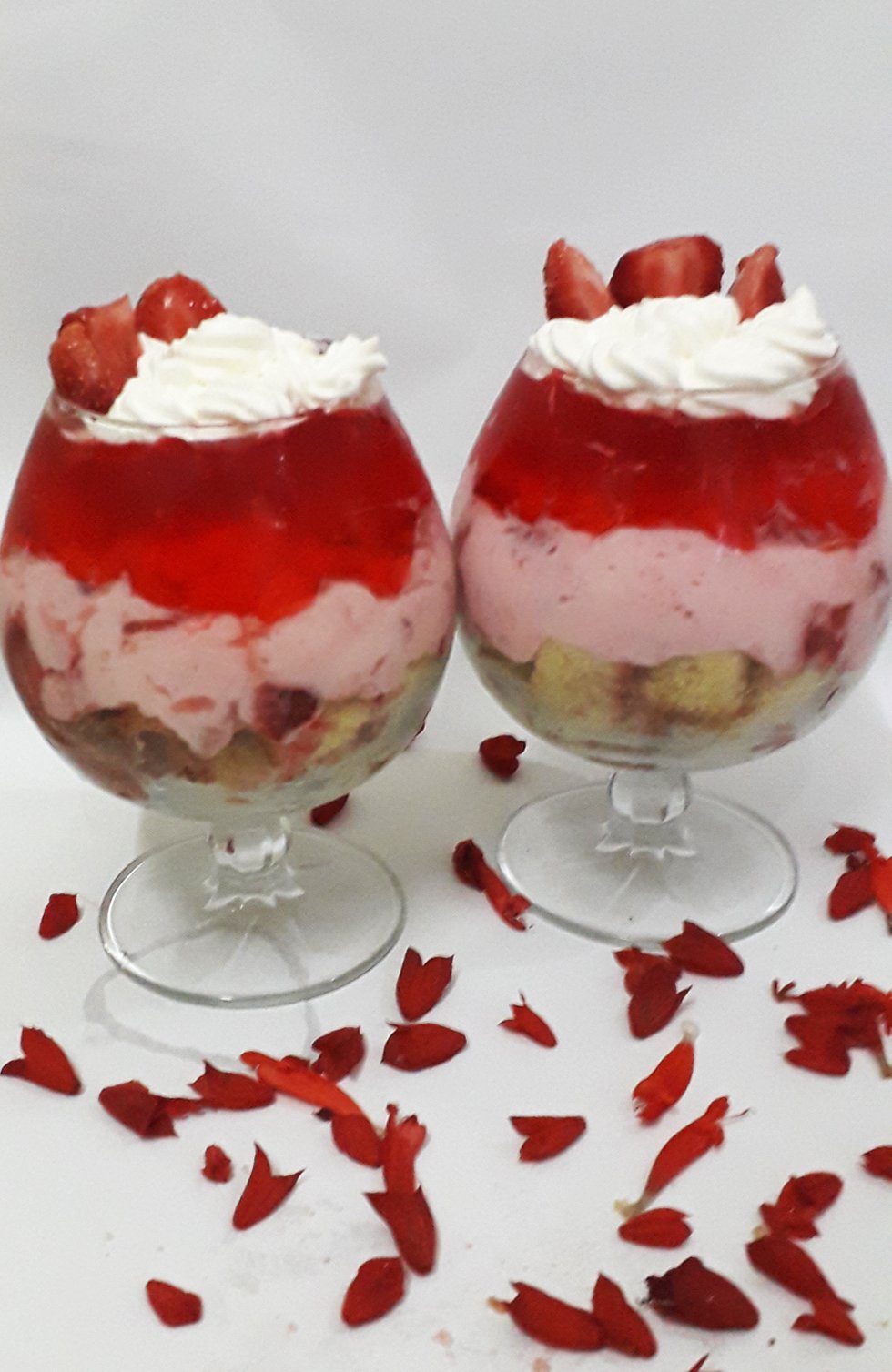 The Easiest Strawberry Trifle Recipe